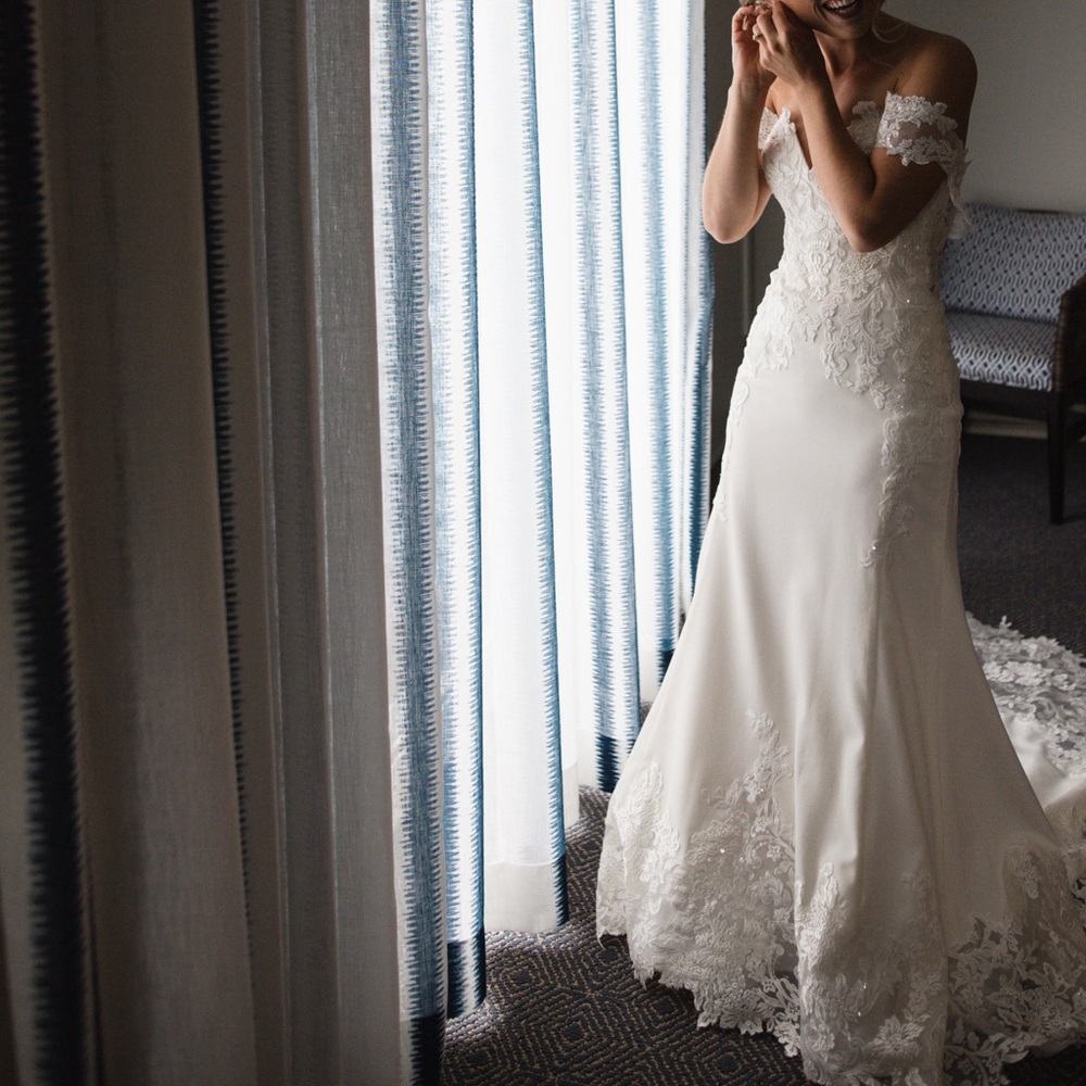 Elegant White Lace Wedding Dress